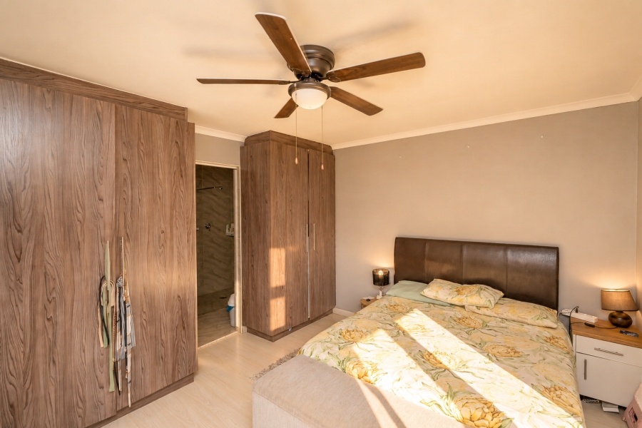 3 Bedroom Property for Sale in Uitzicht Western Cape